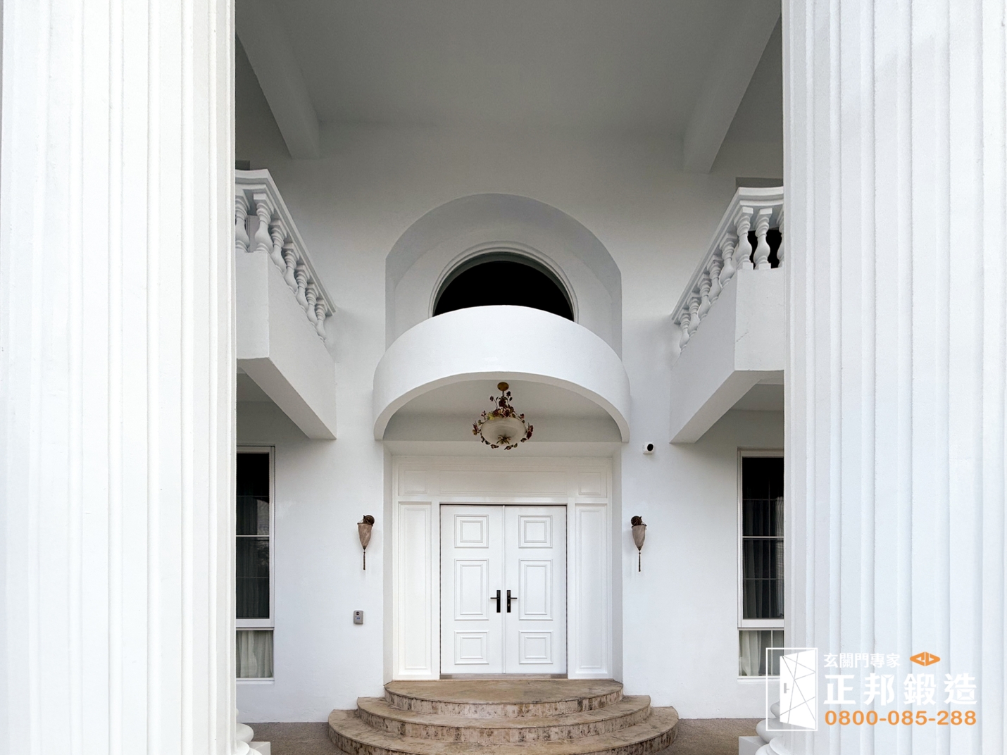 C9B-2068 台北士林豪宅白色雙開大門 烤漆色號FR-1738 (1)