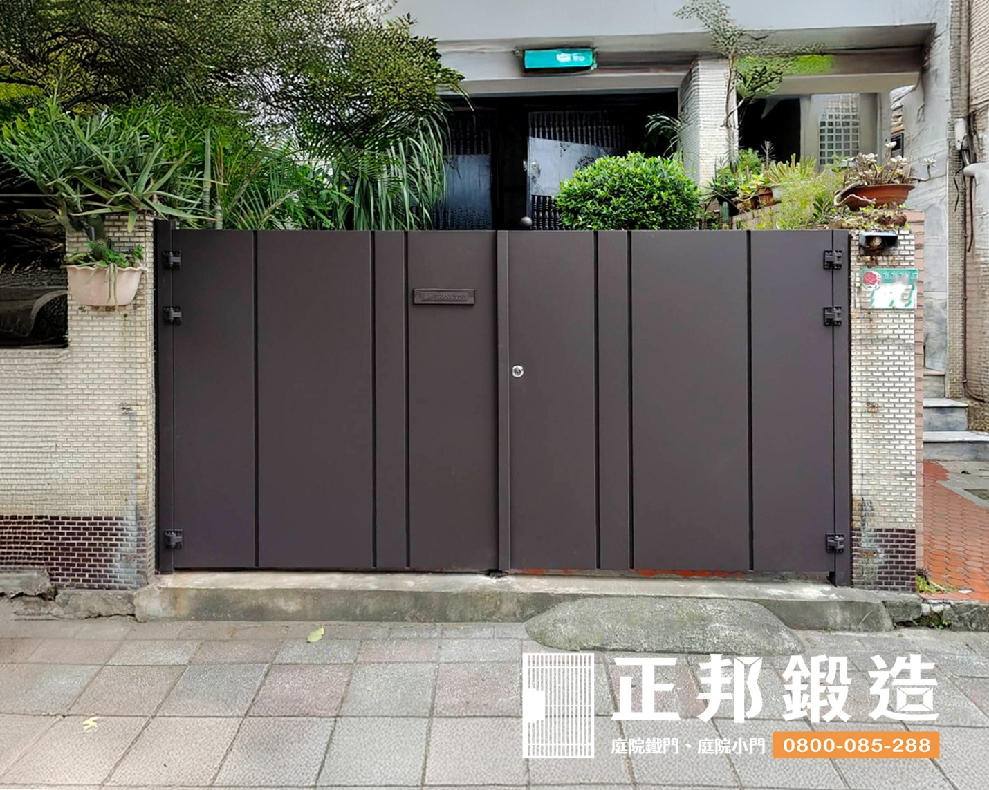 C9C-2070雙開簡約庭院門 (烤漆顏色FR-8679M1)