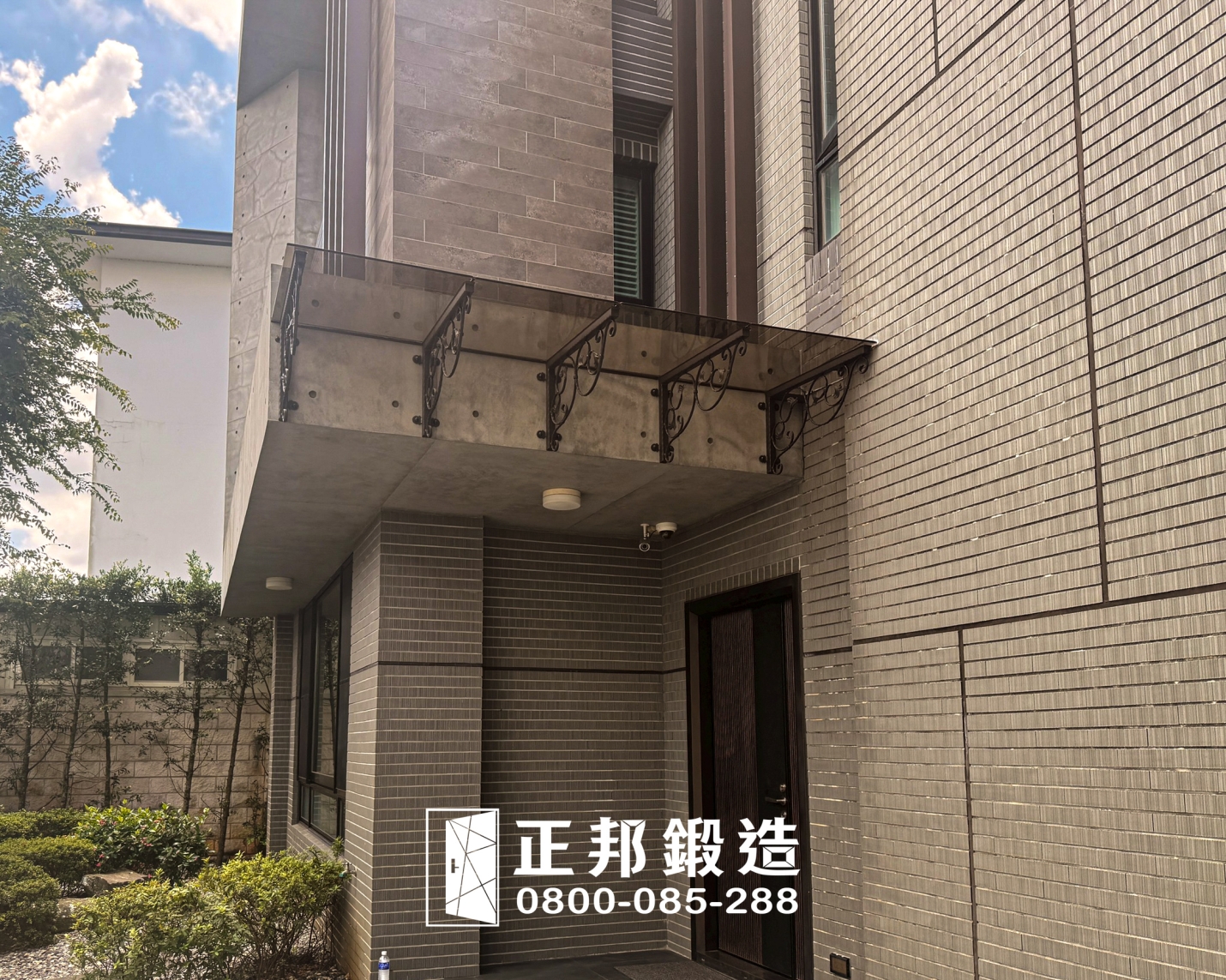 C9G-1008 雨遮玻璃10茶強4片 (FR-8679M1) 龍潭雨遮安裝 (3)