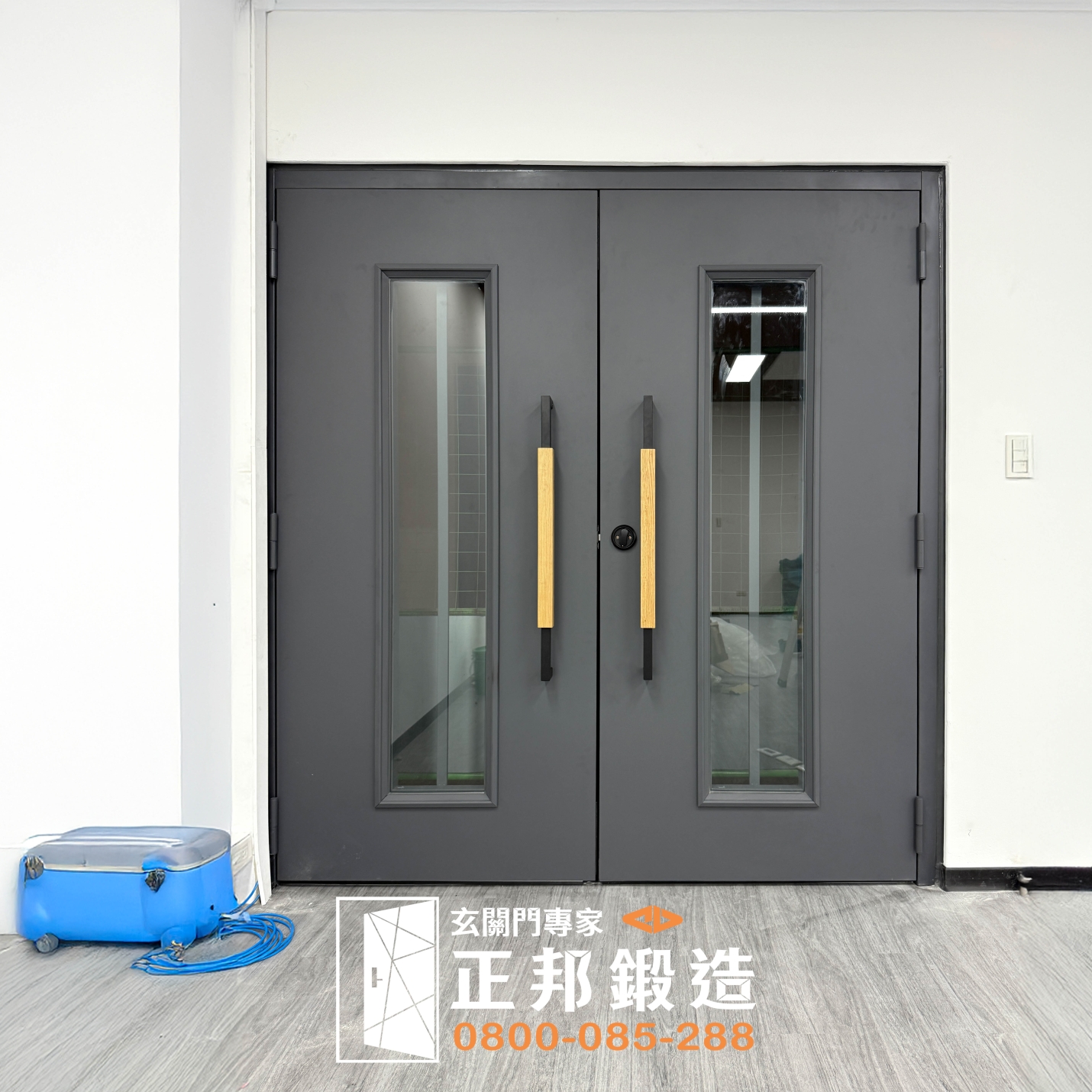 C9B-1103 烤FR-2910) 裝修玄關門安裝 (1)