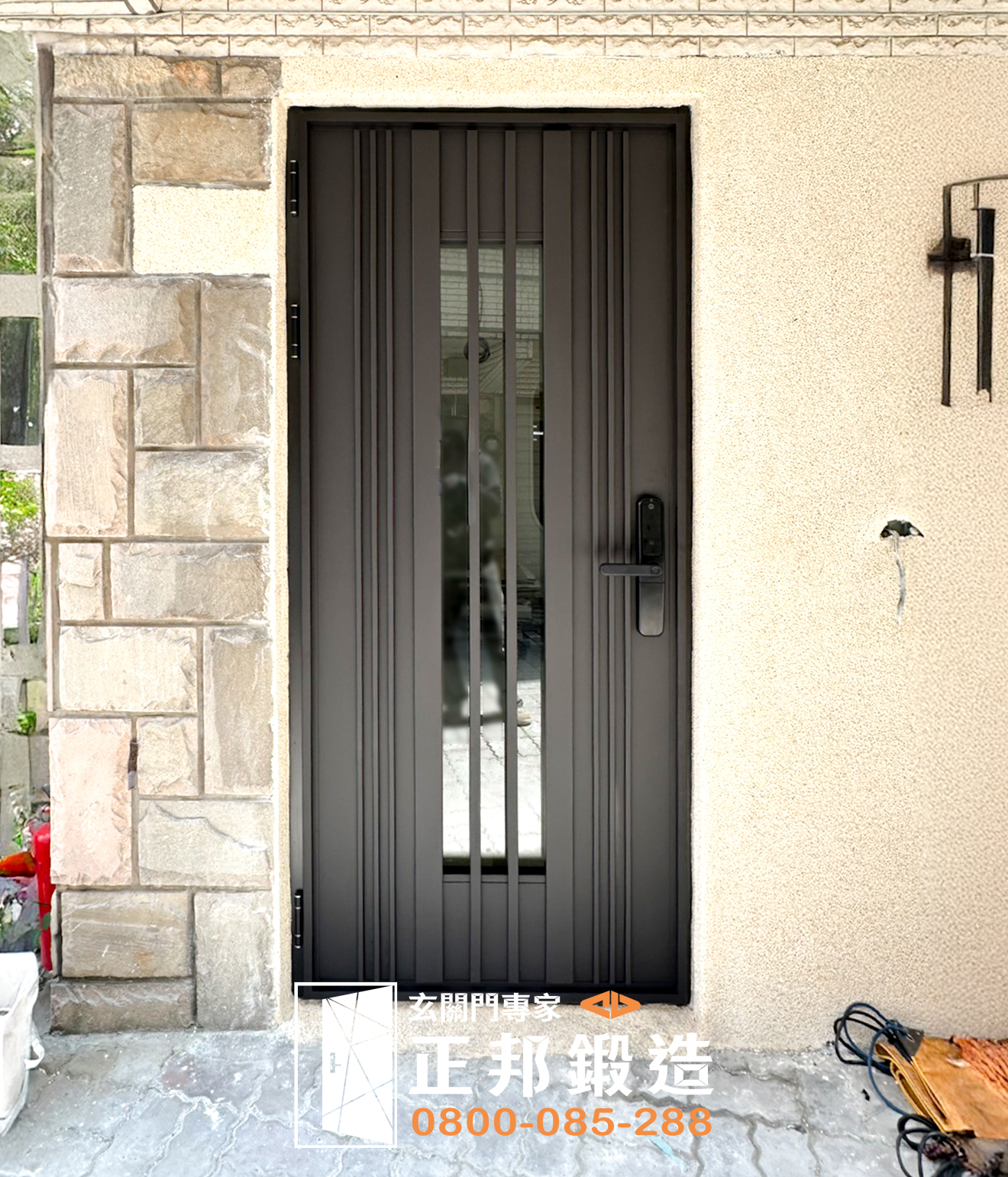 C9B-1058 烤漆顏色(FR-9637) YALE 電子鎖 門安裝案例 (2)