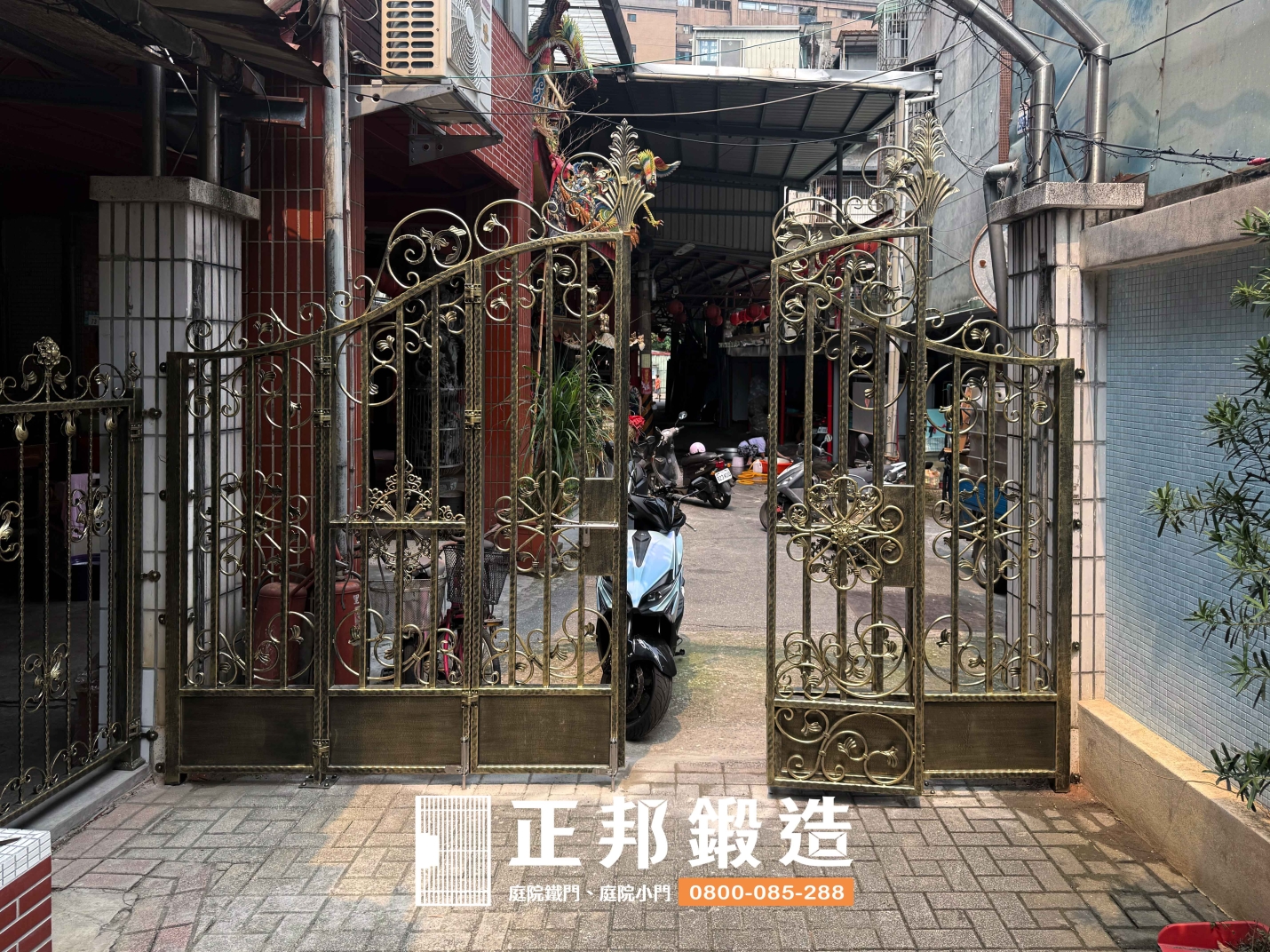 板橋黑鐵折門推薦案例，使用【C9C-2080／3807】黑鐵手動雙開二折門搭配固定屏風完工分享