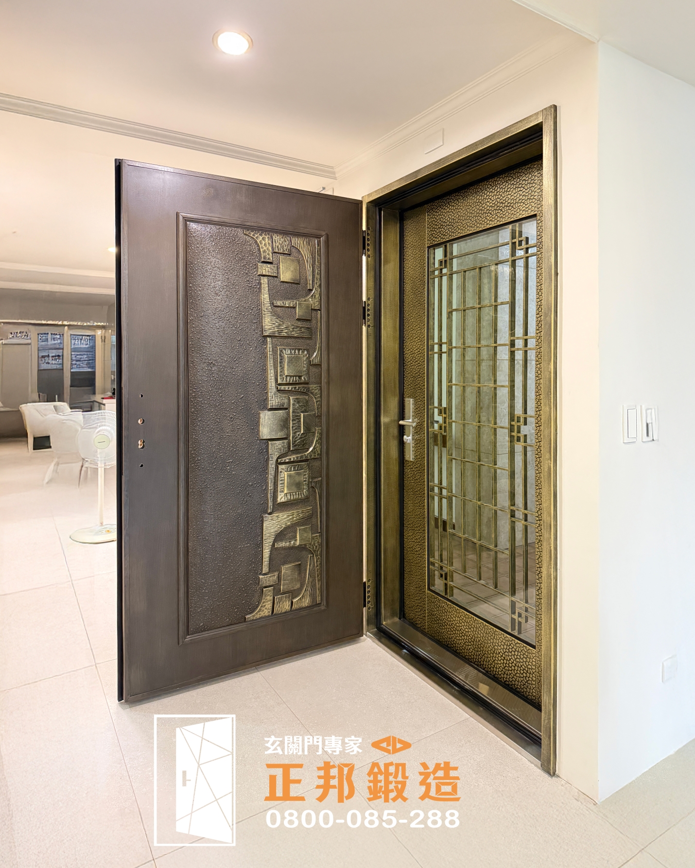 台北松山復古古銅金鑄鋁門安裝案例｜C9A-2015豪宅玄關門設計｜雙玄關門與防盜門推薦 黑色中間刷3803