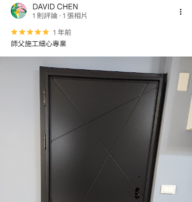 大門款式推薦，正邦玄關門評價分享，極簡風玄關門安裝案例，俐落線條搭配霧黑門片設計，施工細心，提升住宅質感與安全性。
