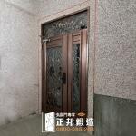 C9B-1097 (C9-144考底漆噴黑消光刷紅古銅色 蘆竹子母新做門安裝 (4)