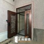 C9B-1097 (C9-144考底漆噴黑消光刷紅古銅色 蘆竹子母新做門安裝 (1)