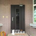 外門C9B-1058內門C9B-2037 (烤漆顏色FR-8679)楊梅雙玄關包框安裝 (2)