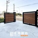 C9C-4057 (烤漆顏色FR9522 塑木柚木色) 台中手動雙開大門 工廠公司大門安裝 (10)