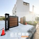 C9C-4057 (烤漆顏色FR9522 塑木柚木色) 台中手動雙開大門 工廠公司大門安裝 (9)