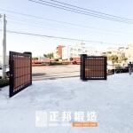 C9C-4057 (烤漆顏色FR9522 塑木柚木色) 台中手動雙開大門 工廠公司大門安裝 (6)