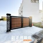 C9C-4057 (烤漆顏色FR9522 塑木柚木色) 台中手動雙開大門 工廠公司大門安裝 (8)