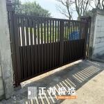 C9C-1102 (烤漆顏色FR-8677G) 桃園透天工廠住宅手動雙開大門安裝 (3)