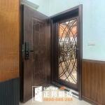 C9B-2004 (鍛造漆顏色紅古銅偏黑) 新北包框換門安裝 (2)