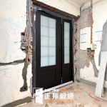 C9B-1078 (烤漆顏色FR-9637) 台南透天美式大門 格子窗門安裝 (3)