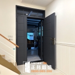 C9B-2001 (烤漆顏色FR-2910) 新竹子母門扇安裝 加裝電子鎖 (2)