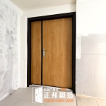 C9B-6004 (烤漆顏色FR-81255木紋2005WB) 新竹換大門 新竹換門 (3)