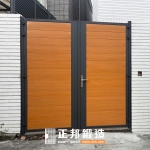 C9C-4061 (烤漆色號FR-2898G.木紋烤漆R115) 新店戶外庭院雙開大門 (8)