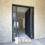 C9B-1100 (烤漆色號FR-2910) 兩側玻璃訂製玄關門 新屋安裝新門 (2)