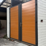 C9C-4061 (烤漆色號FR-2898G.木紋烤漆R115) 新店戶外庭院雙開大門 (7)