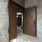 C9A-1083 (烤底漆噴古典褐刷輕手紅古銅) 大溪子母門安裝 (4)