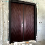 C9B-7011 (FR-8679YH02)宜蘭 波浪木紋大門 木雕門 雙開大門 (3)