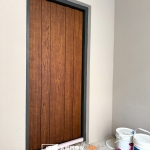 C9B-7010 (烤漆顏色FR-2898木頭YH21)高雄換門安裝 (2)