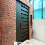 C9C-2062 (烤漆顏色FR-81255G) 台北乾式施工換門安裝 (2)