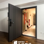 C9B-2040 (烤漆顏色FR-2898)瞄眼 新營乾式施工換門安裝 (1)