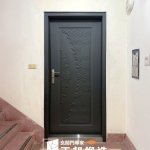 C9B-2028 (烤漆顏色FR-2898) E325 瞄眼 新店乾式施工換門安裝 (2)