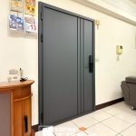 C9B-2040 (烤漆顏色FR-2910)土城乾式施工換門安裝 (2)