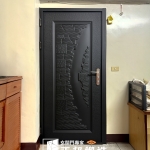C9B-2028 (烤漆顏色FR-9623) 桃園平鎮 玄關門安裝 (3)