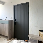 C9B-2058(烤漆顏色FR-2898) 竹北 玄關門安裝 (1)