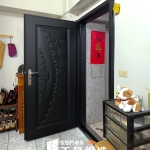 C9B-2028 (烤漆顏色FR-9623) 桃園平鎮 玄關門安裝 (1)