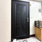 C9B-2028 (烤漆顏色FR-9623) 桃園平鎮 玄關門安裝 (4)