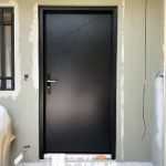 C9B-2066+木紋(烤漆顏色FR-9622 2517DG) 台北 玄關門安裝 (4)