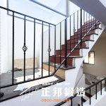 鍛造樓梯扶手安裝案例 C9E-1082 樓梯扶手(黑)(木扶手-雞蛋型胡桃色直角轉彎) 新竹樓梯扶手安裝廠商