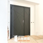 C9B-2066 (烤漆顏色FR-2898) 彰化雙面雙材質門安裝 (2)