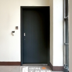 C9B-2058 (烤漆顏色FR-2898) 新竹玄關門安裝 (2)