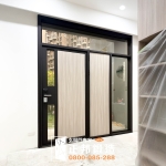 整體 木紋玻璃門 門面設計安裝(外側木紋烤漆R41+內側木紋2502門框烤漆顏色FR-81255)