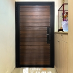 C9B-3020 (烤漆顏色FR9623胡桃木色) 台中住家包框換門 (2)