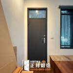 C9B-2058 含開天直條格柵(烤漆顏色FR-2910) 關西透天大門安裝推薦 (1)