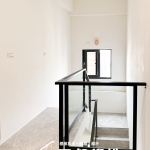 C9E-4024 (烤漆顏色FR-9622M1+10mm強化玻璃) 苗栗玻璃樓梯扶手安裝案例 (10)