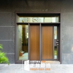 整體 木紋玻璃門 門面設計安裝(外側木紋烤漆R41+內側木紋2502門框烤漆顏色FR-81255)