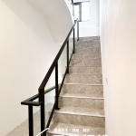 C9E-4024 (烤漆顏色FR-9622M1+10mm強化玻璃) 苗栗玻璃樓梯扶手安裝案例 (5)