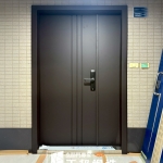 C9B-2040 子母門安裝 (烤漆顏色FR-9637) 高雄包框換門 加裝電子鎖 (3)