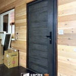 C9A-1050(刷古典褐) 內灣玄關門安裝 (5)