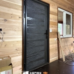 C9A-1050(刷古典褐) 內灣玄關門安裝 (1)