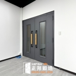 C9B-1103 烤FR-2910) 裝修玄關門安裝 (11)