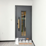 C9B-1103 烤FR-2910) 裝修玄關門安裝 (4)