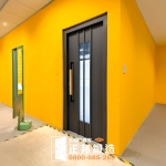 C9B-1103 烤FR-2910) 裝修玄關門安裝 (9)